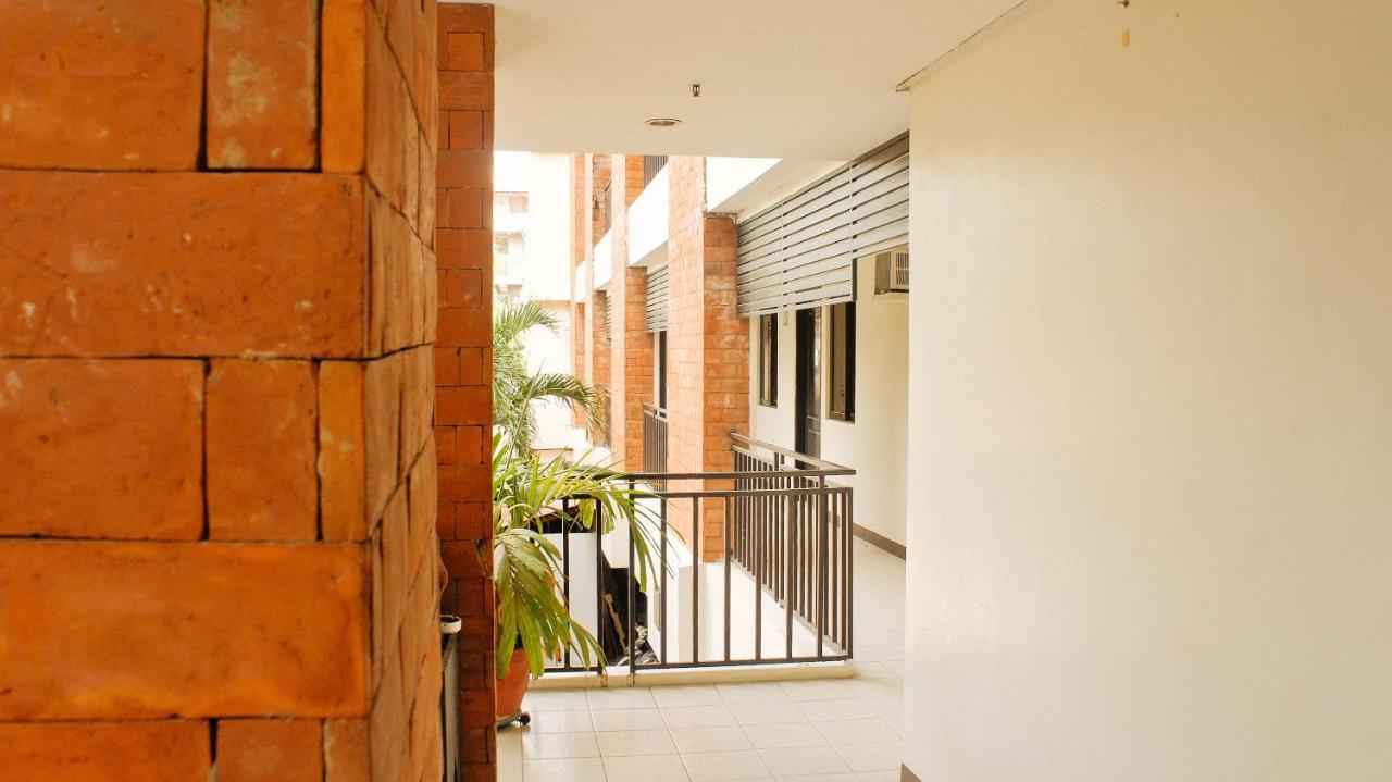 RedDoorz Plus @ Mabolo Cebu Stadt Exterior foto